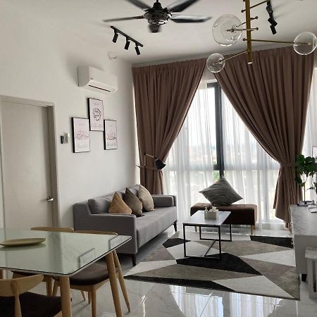 Free Netflix! Zas Suite At Troika Residence, Kb 哥打巴鲁 外观 照片