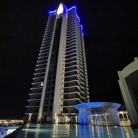 Free Netflix! Zas Suite At Troika Residence, Kb 哥打巴鲁 外观 照片