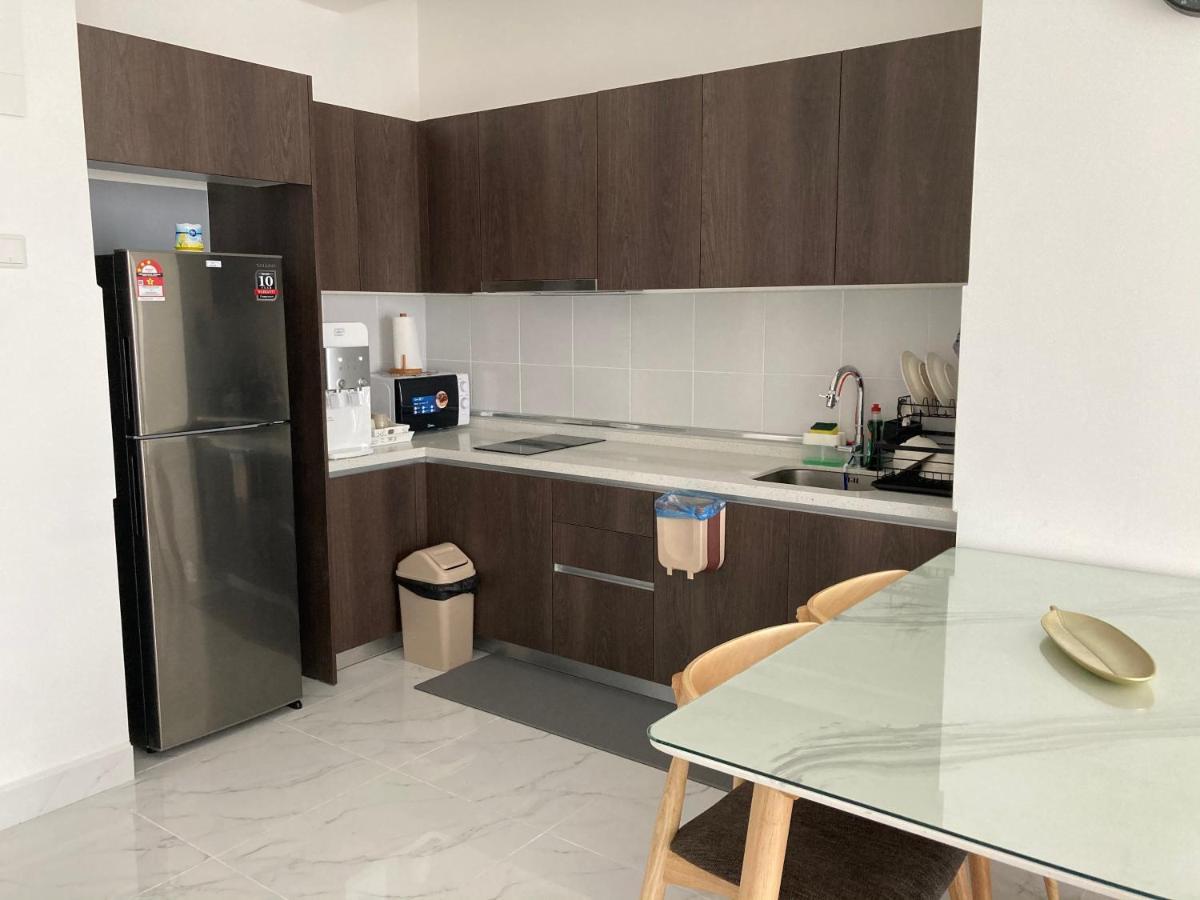 Free Netflix! Zas Suite At Troika Residence, Kb 哥打巴鲁 外观 照片