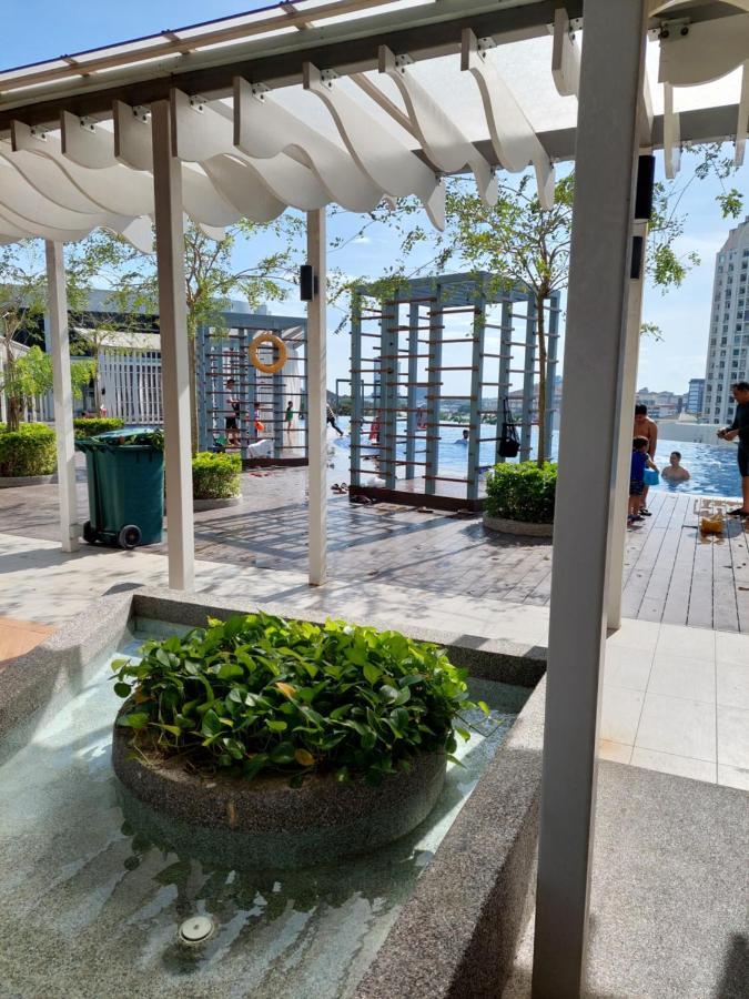 Free Netflix! Zas Suite At Troika Residence, Kb 哥打巴鲁 外观 照片